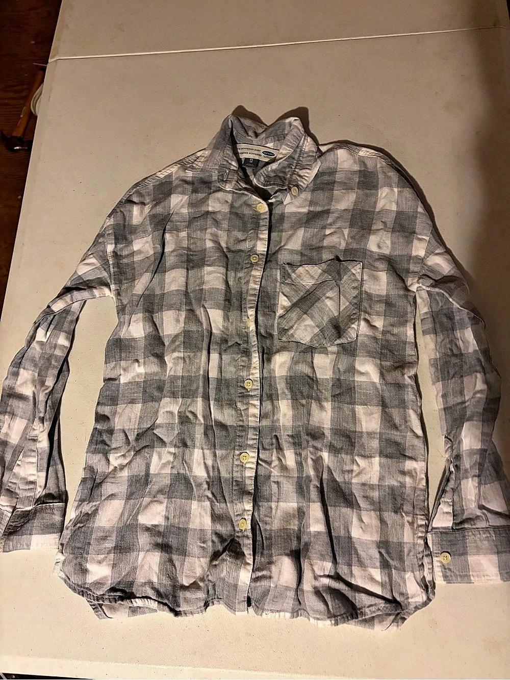 Old Navy The Boyfriend Shirt Plaid Button Down in Gray & White XS